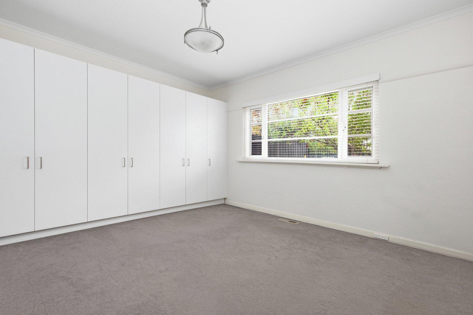 1/385 Barkly Street, Elwood, 3184