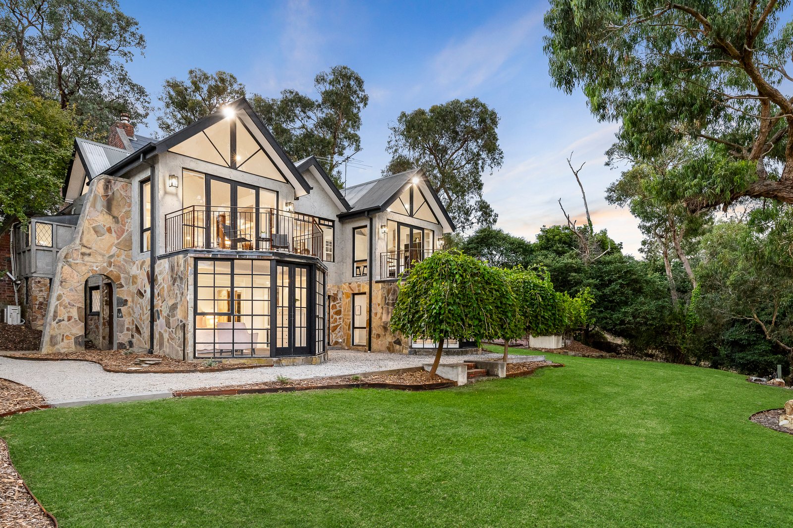 14-16 Grandview Road, Warrandyte, 3113