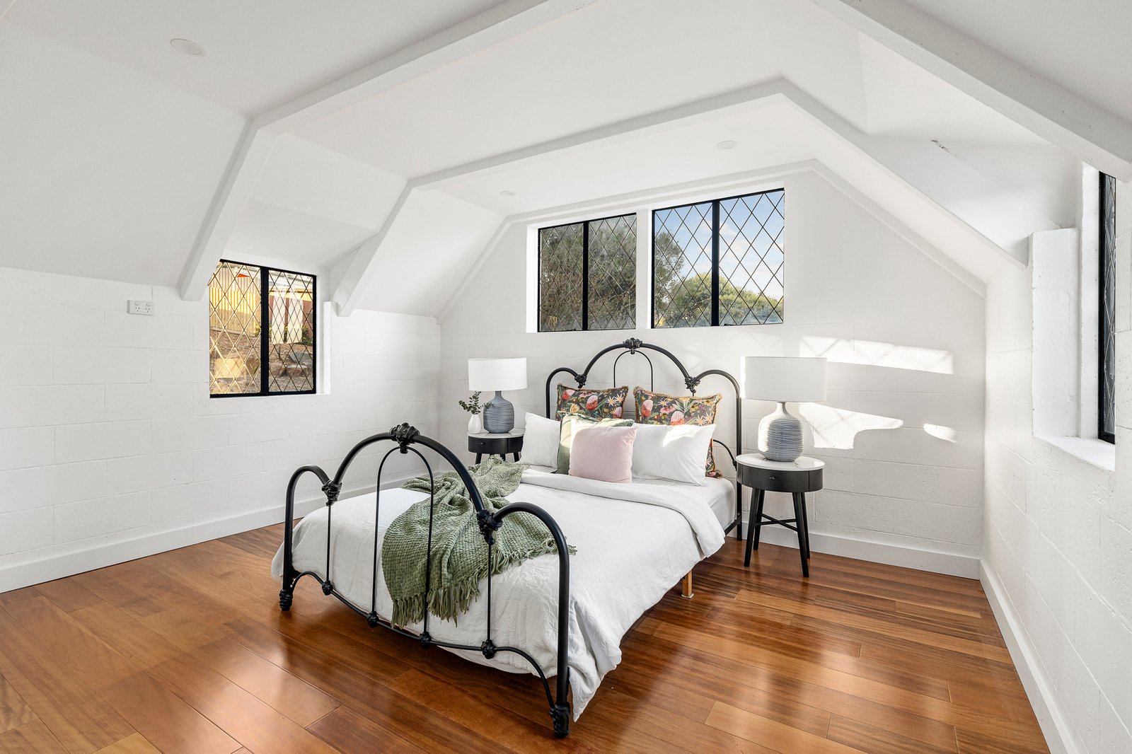 14-16 Grandview Road, Warrandyte, 3113
