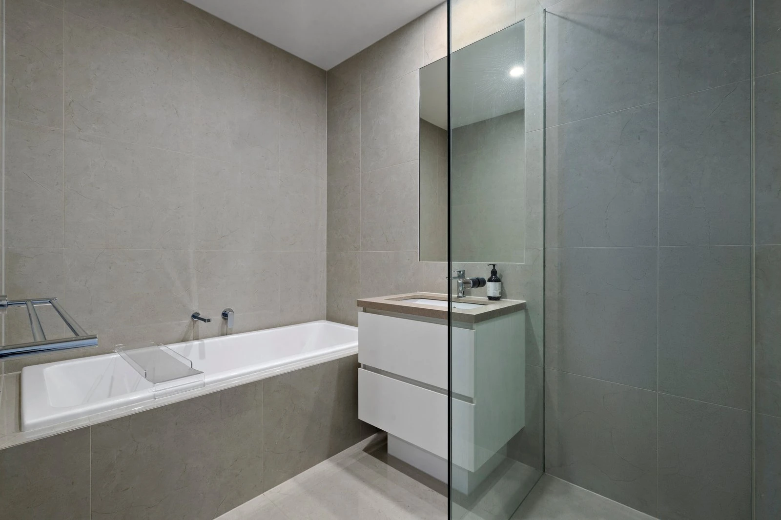 1/4 Garden Road, Camberwell, 3124