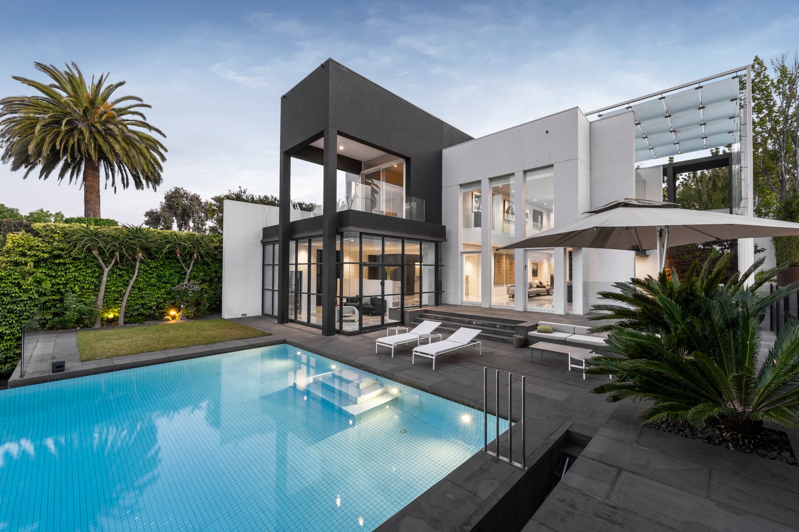 14 Linlithgow Road, Toorak, 3142