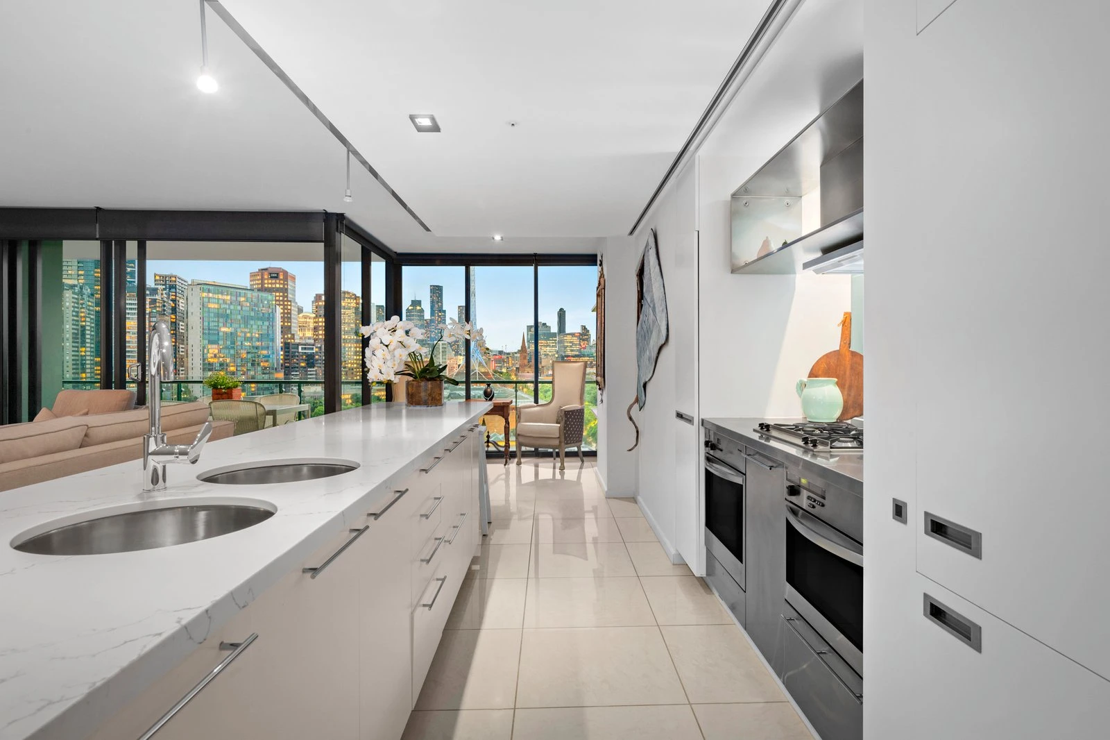 1402/250 St Kilda Road, Southbank, 3006