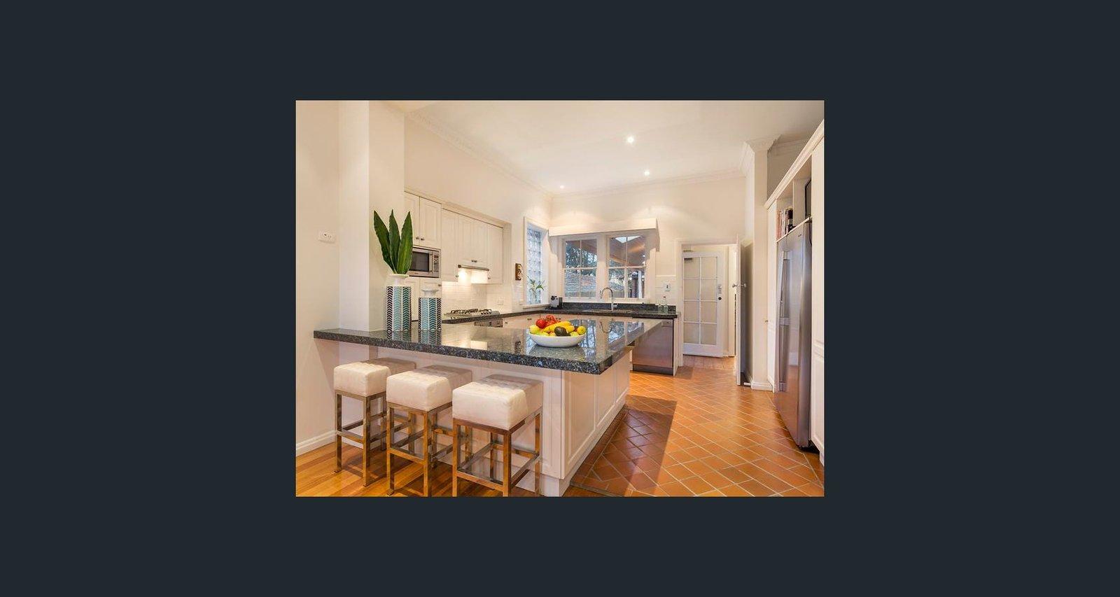 15 Balmoral Crescent, Surrey Hills, Vic