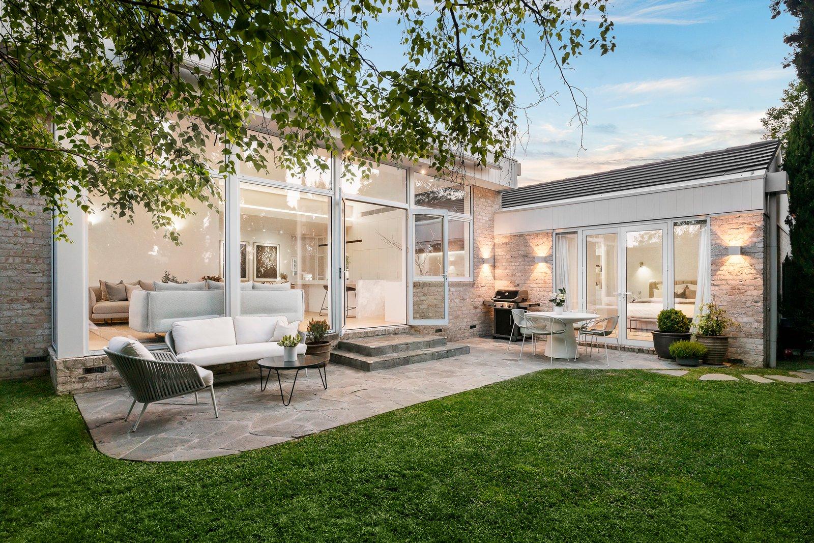15 Cairnes Crescent, Malvern East, 3145