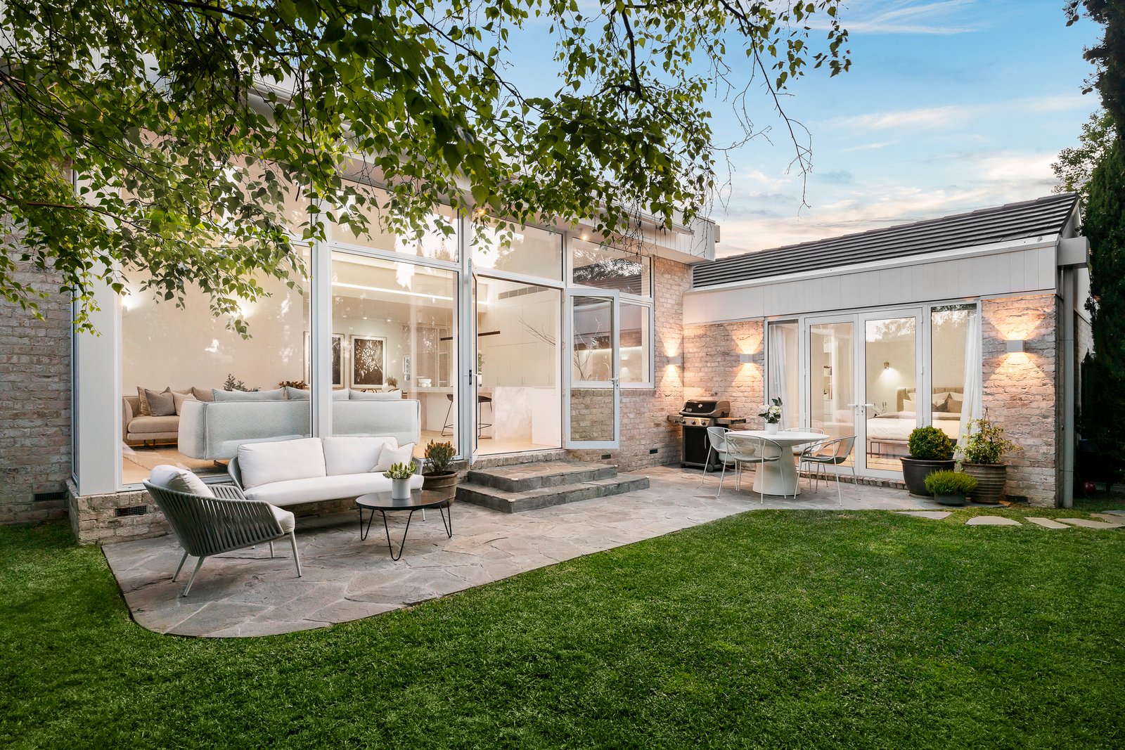 15 Cairnes Crescent, Malvern East, 3145