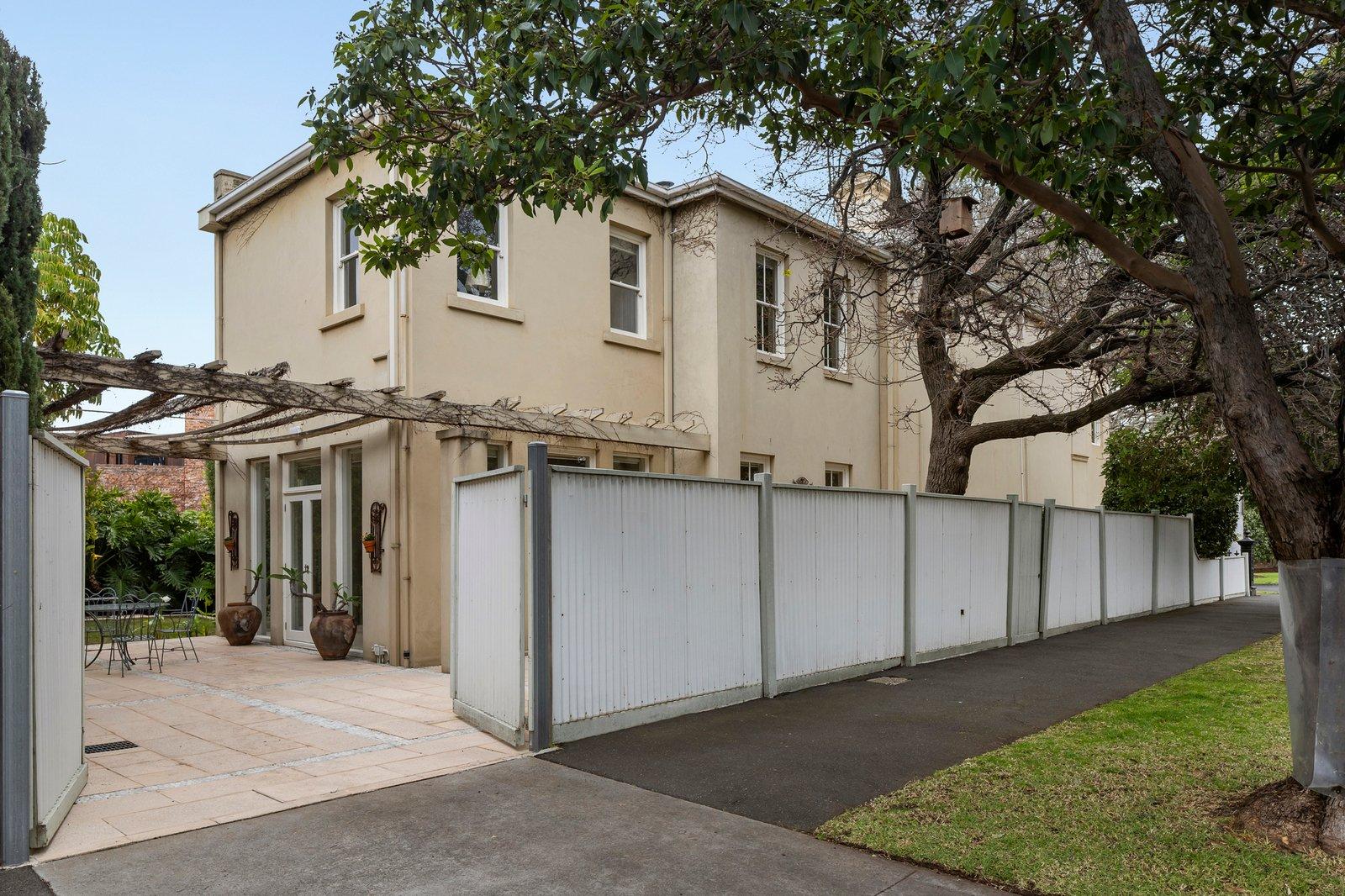 15 Ferrars Place, South Melbourne, 3205