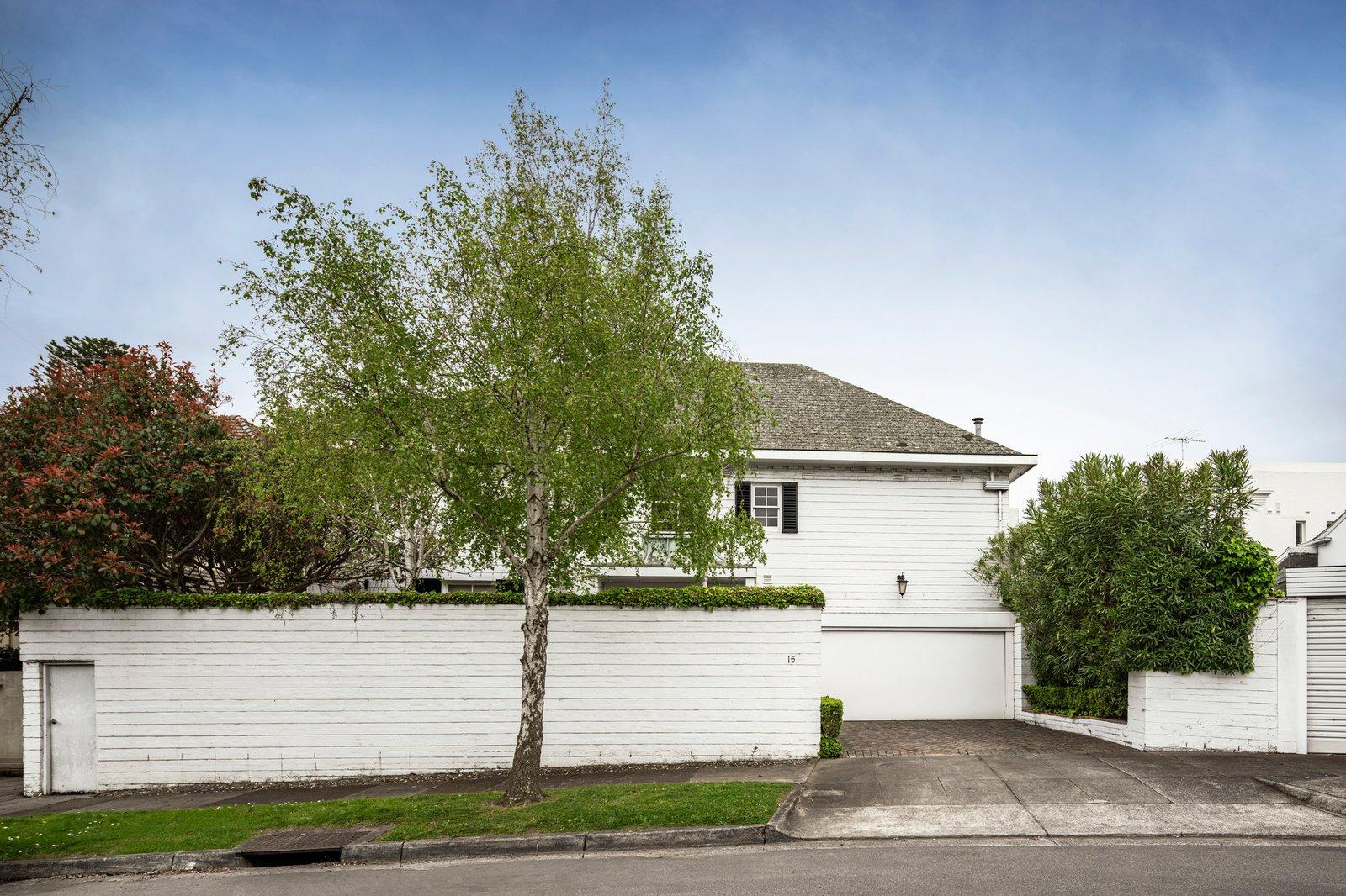 15 St Georges Court, Toorak, 3142