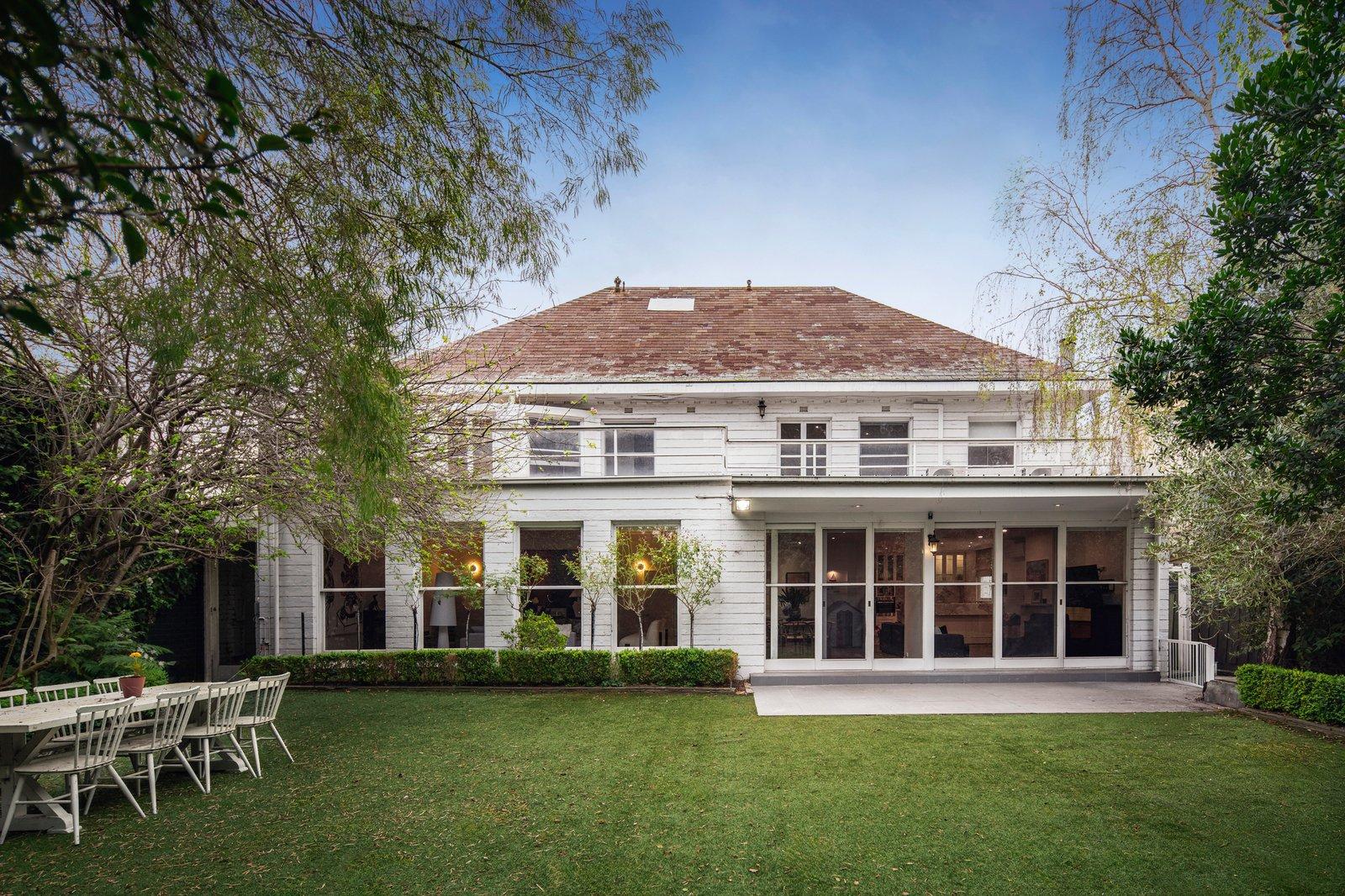 15 St Georges Court, Toorak, 3142