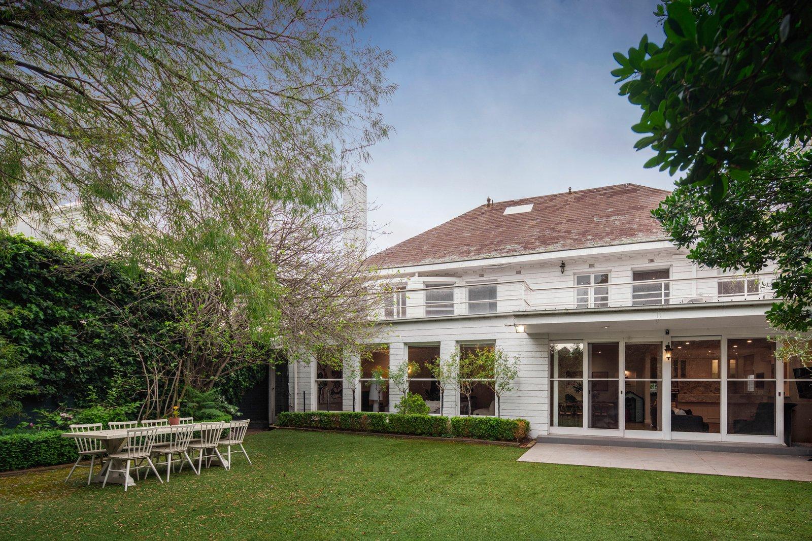 15 St Georges Court, Toorak, 3142