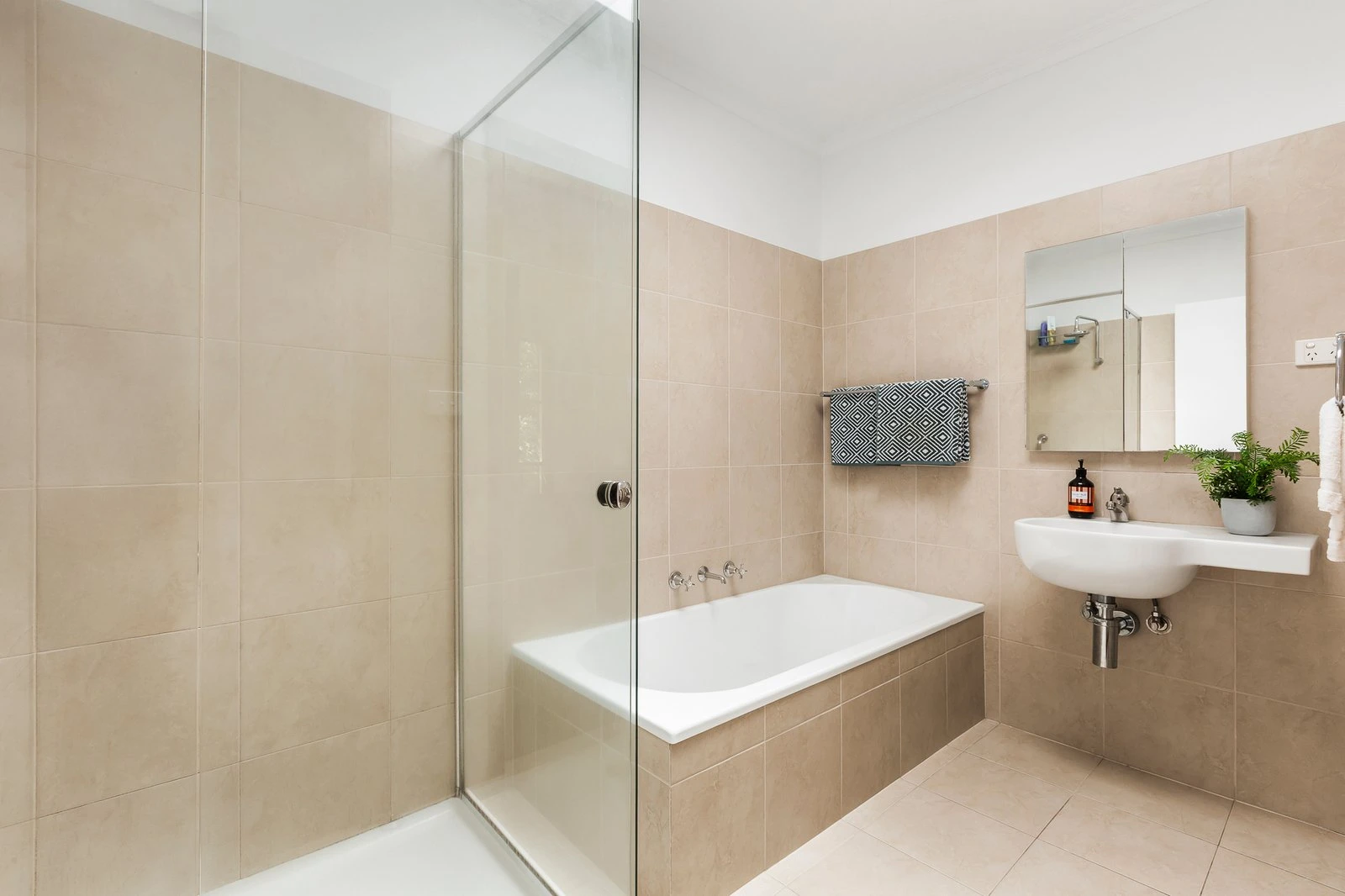 1/52 Nungerner Street, Balwyn, 3103