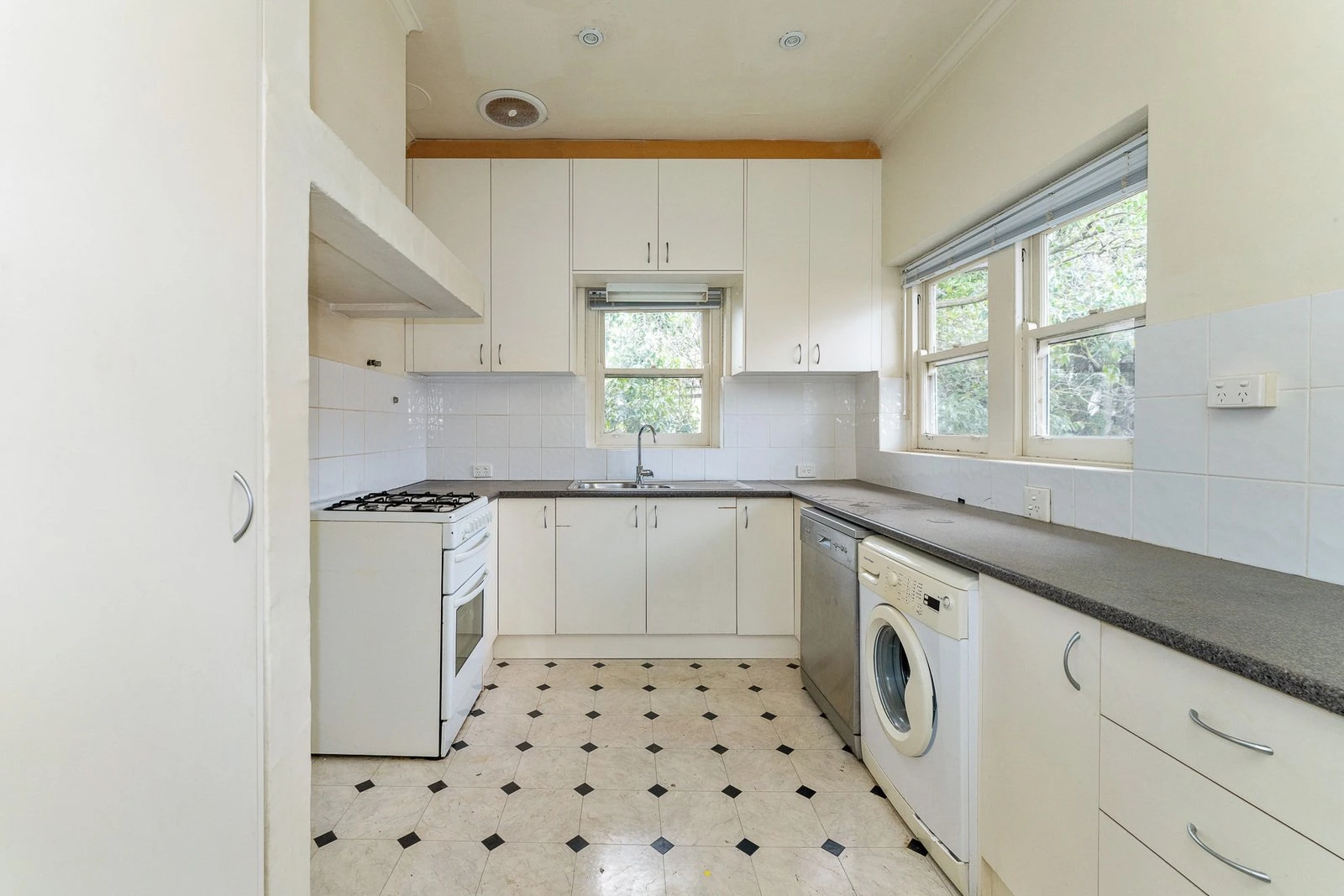 15A Lalbert Crescent, Prahran, 3181