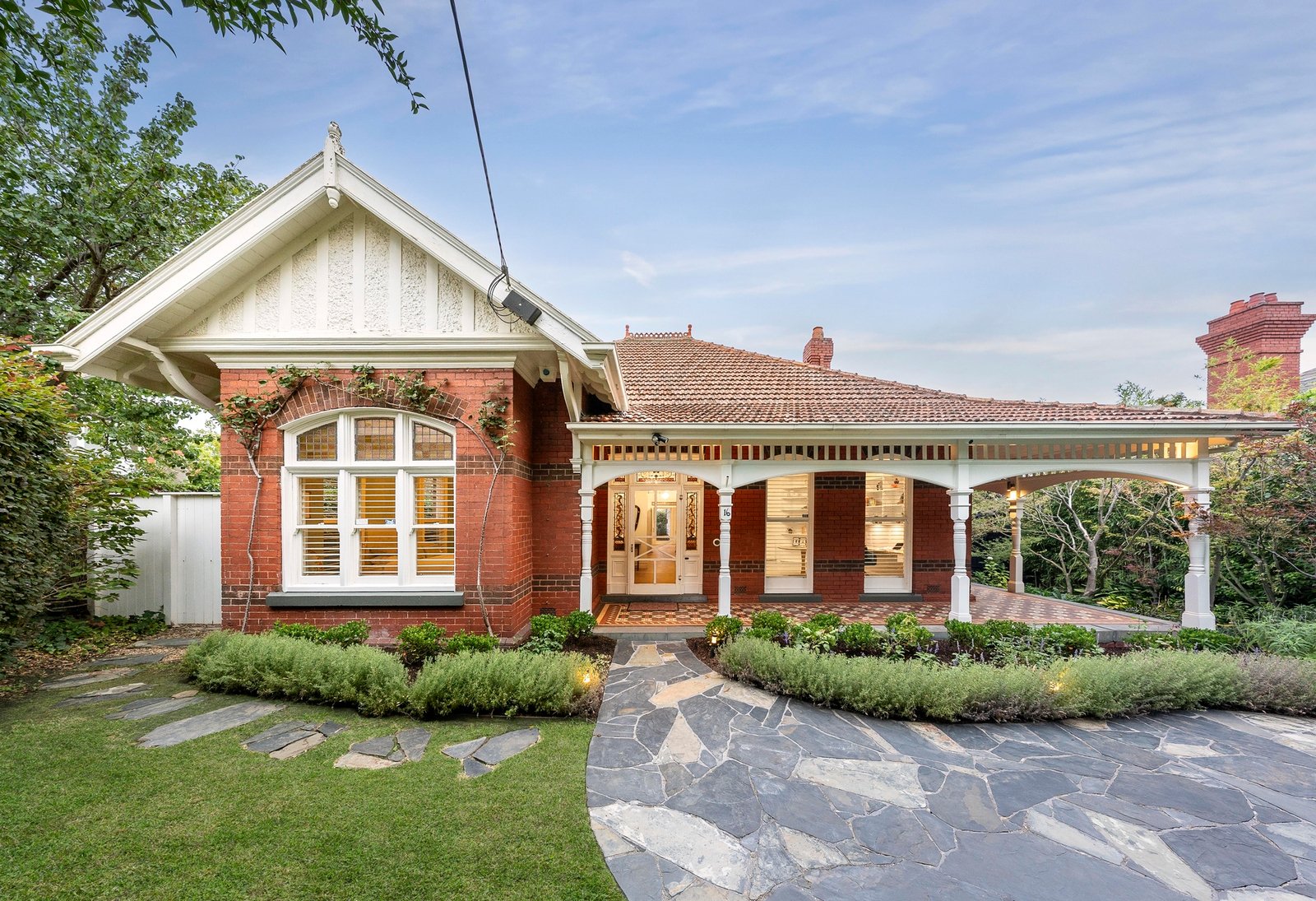 16 Fernhurst Grove, Kew, 3101