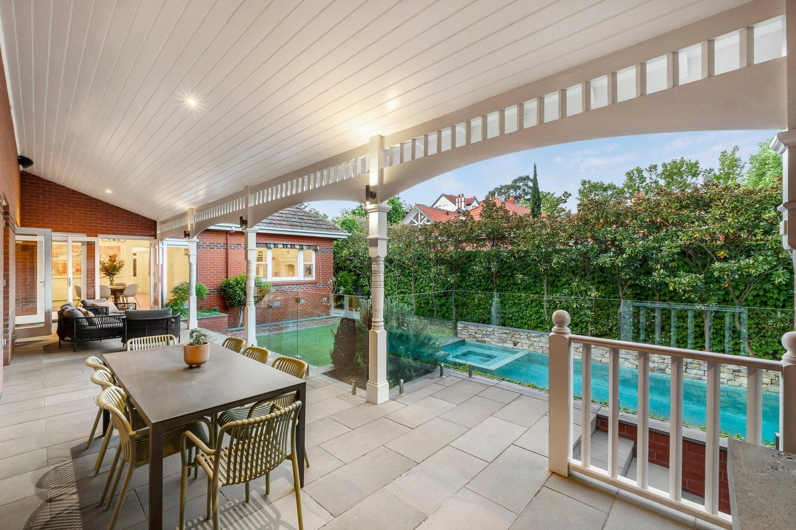 16 Fernhurst Grove, Kew, 3101