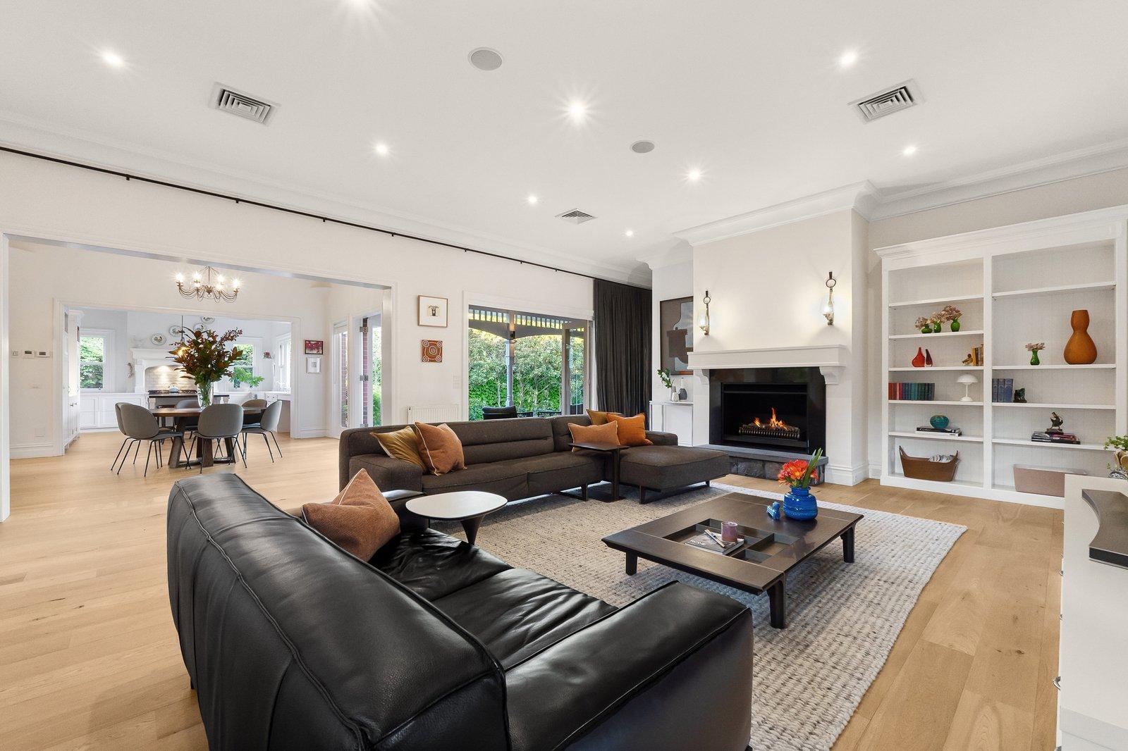 16 Fernhurst Grove, Kew, 3101