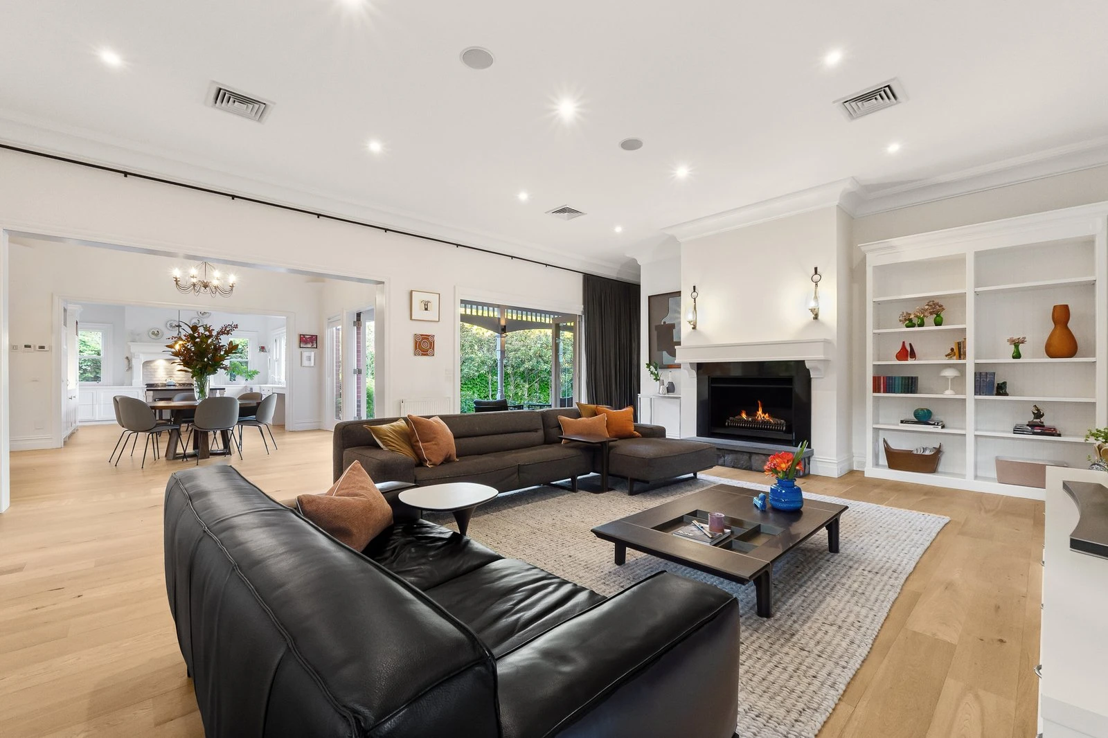 16 Fernhurst Grove, Kew, 3101