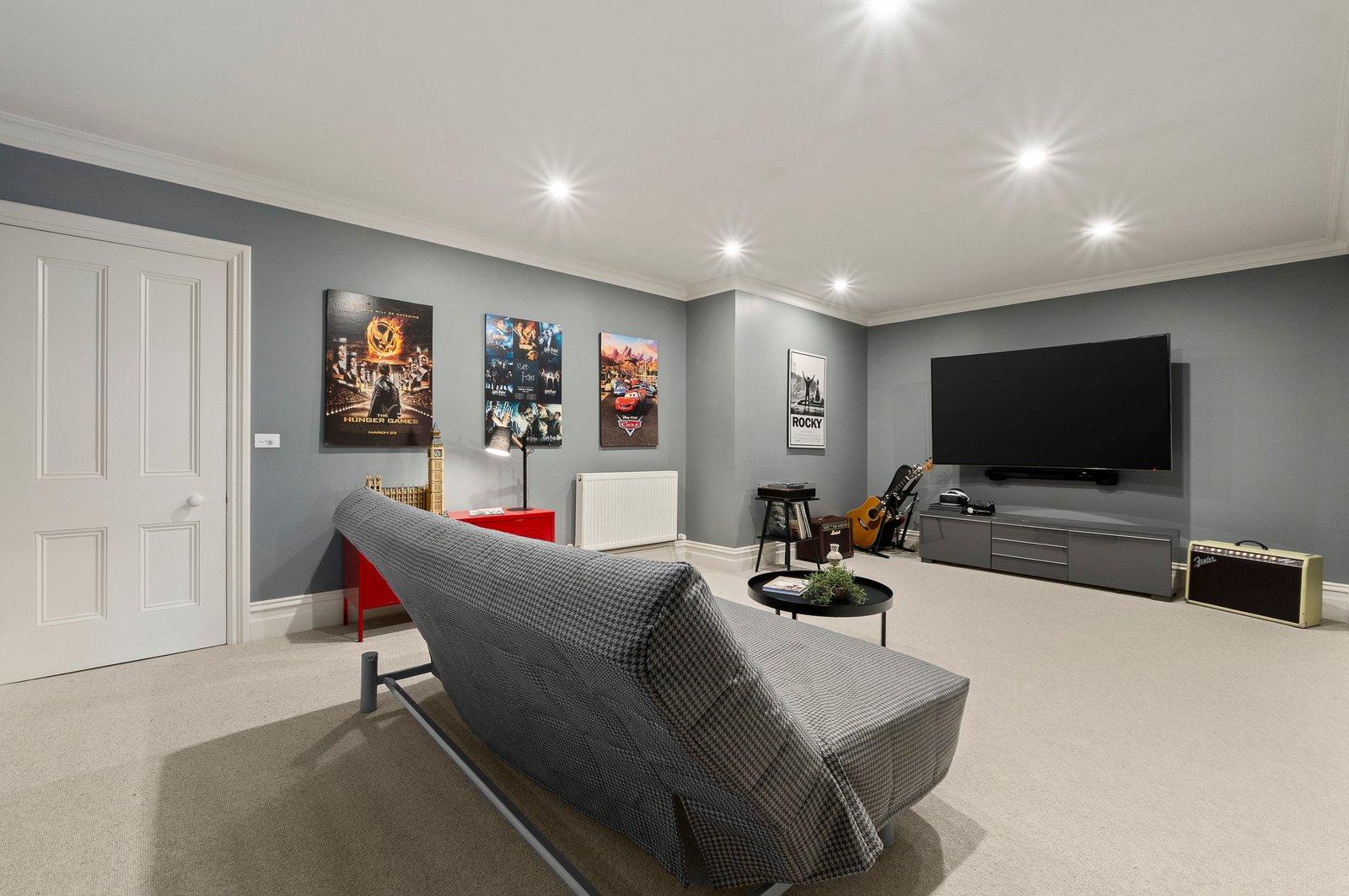 16 Fernhurst Grove, Kew, 3101