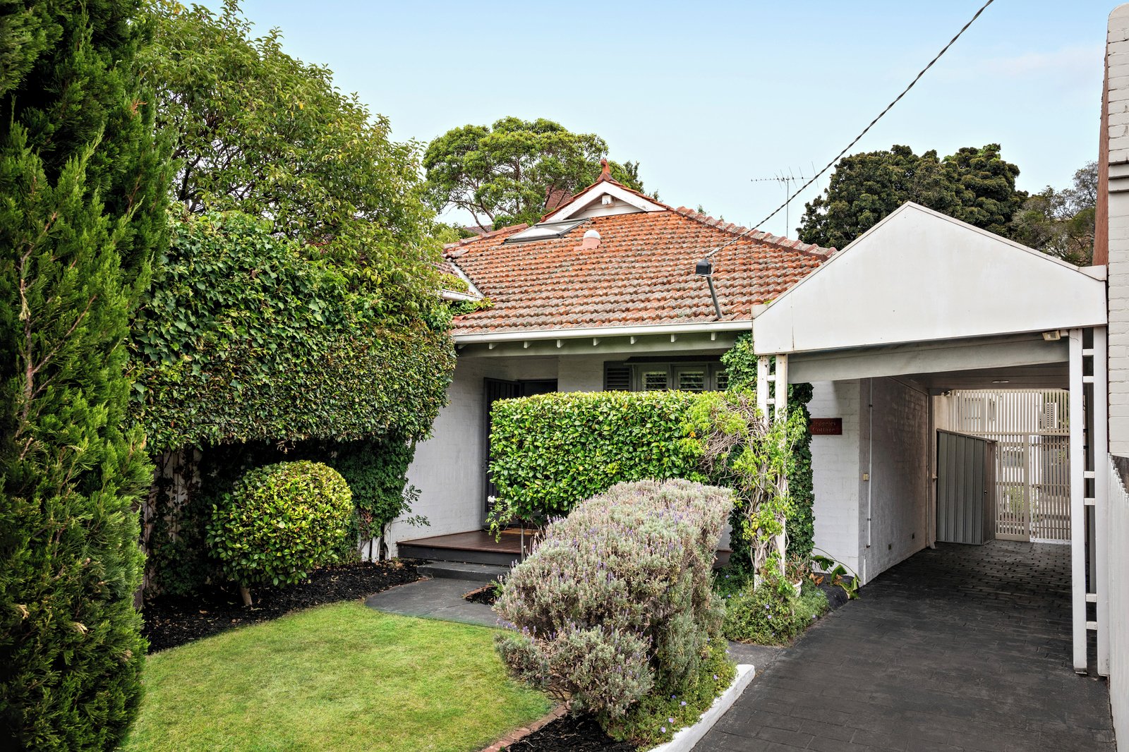 16 Ruabon Road, Toorak, 3142