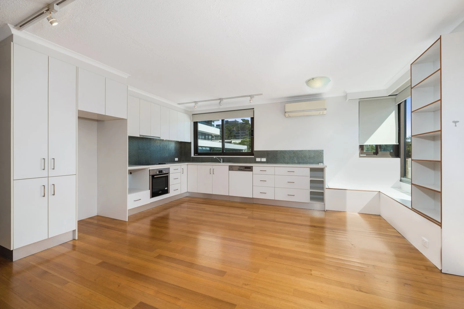 16/27 Queens Road, Melbourne, 3004