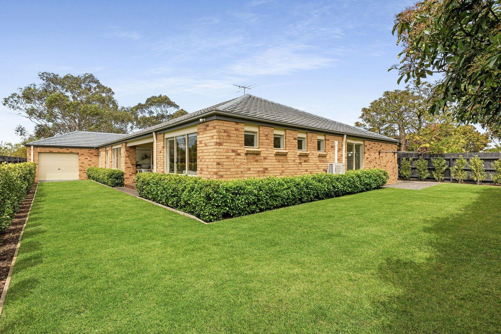 17 Emarald Close, Mornington, 3931