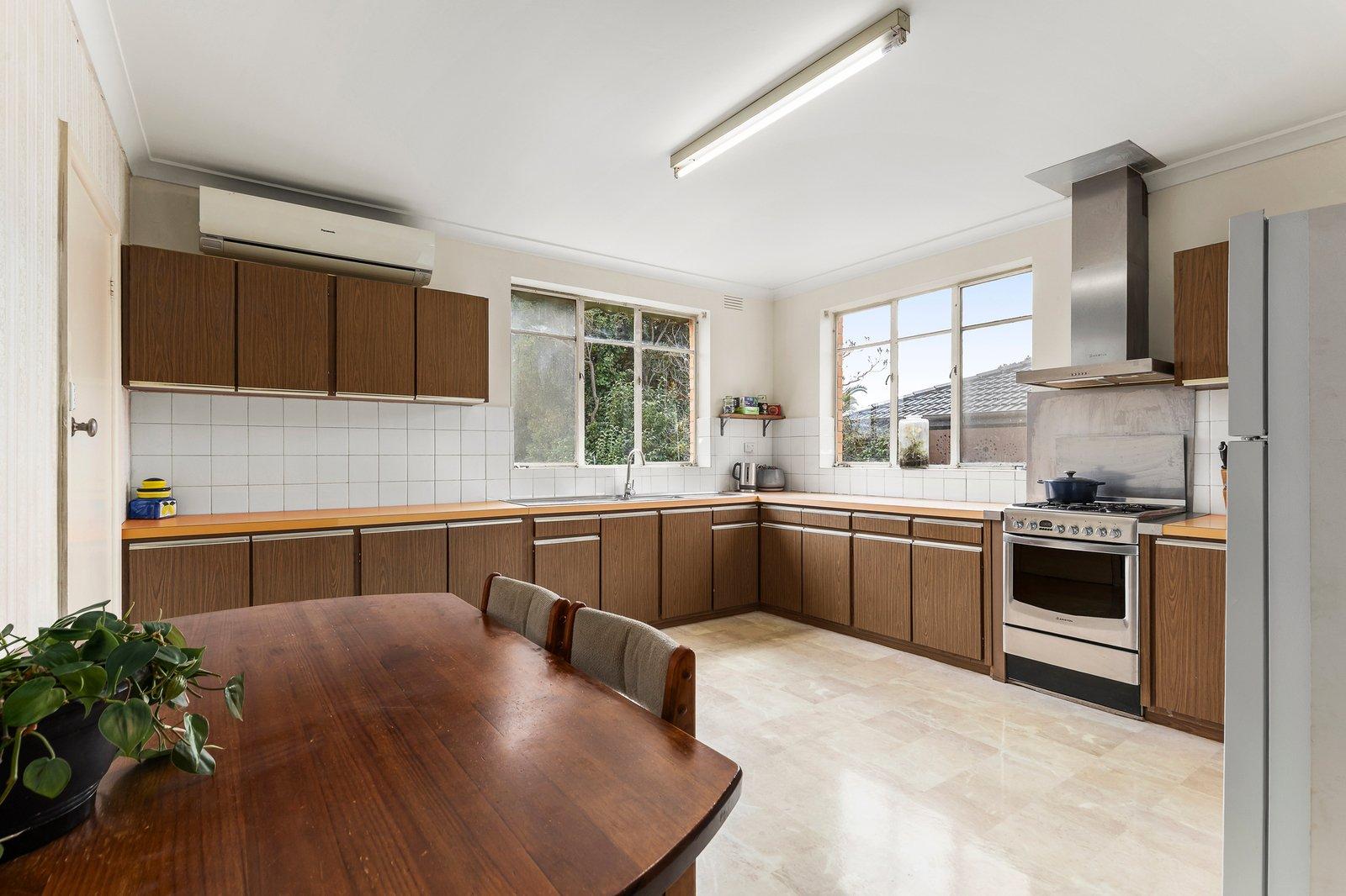 17 Kyora Parade, Balwyn North, 3104