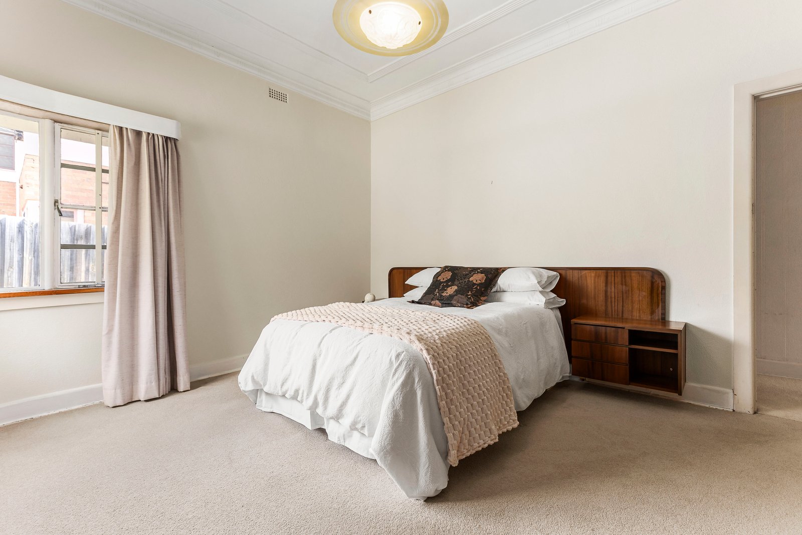 17 Kyora Parade, Balwyn North, 3104