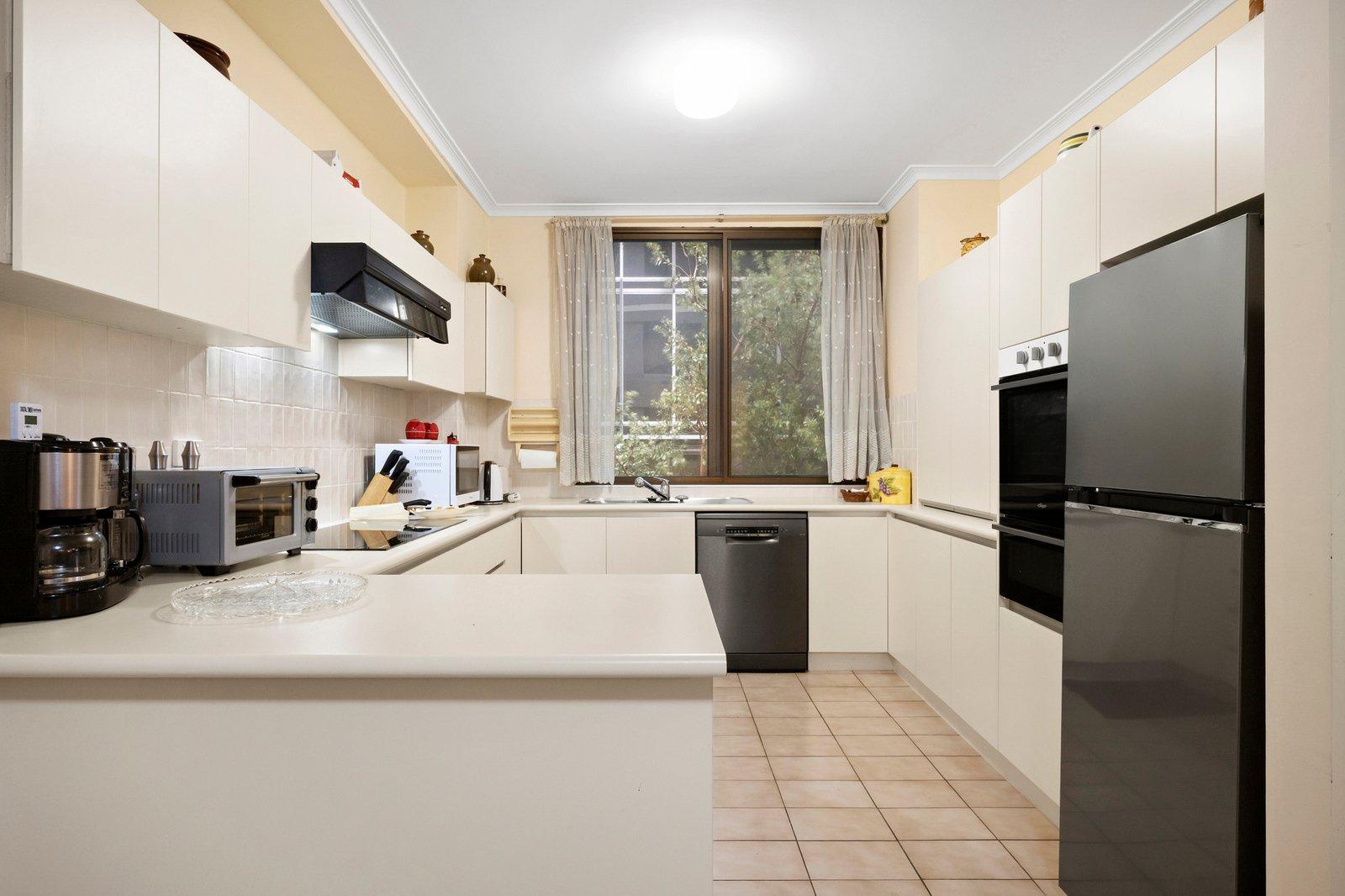 1/73 Queens Road, Melbourne, 3004