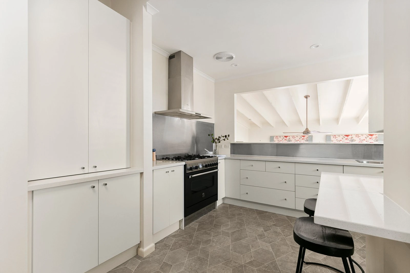 18 Barnard Grove, Kew, 3101