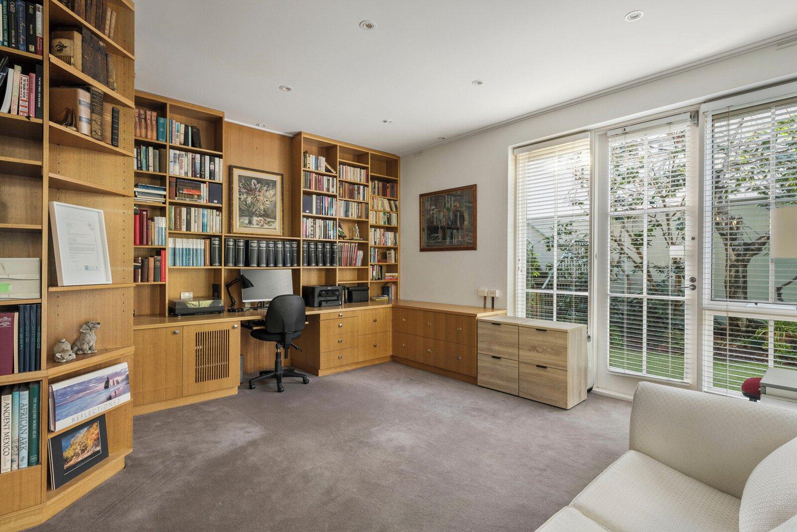 18 Lascelles Avenue, Toorak, 3142