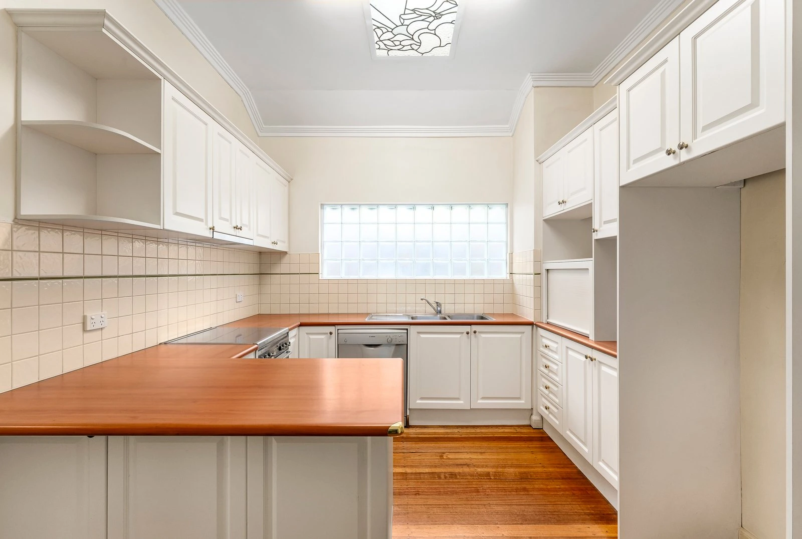 18 Woodlands Avenue, Camberwell, 3124