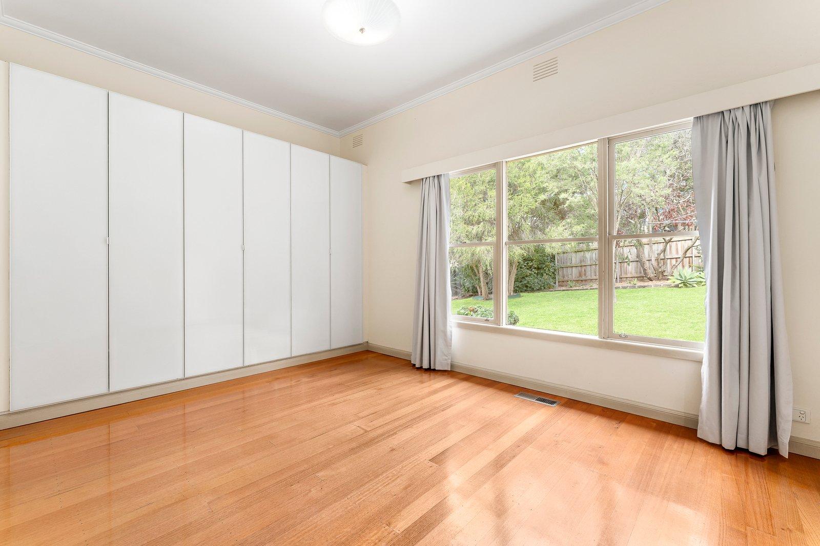 18 Woodlands Avenue, Camberwell, 3124