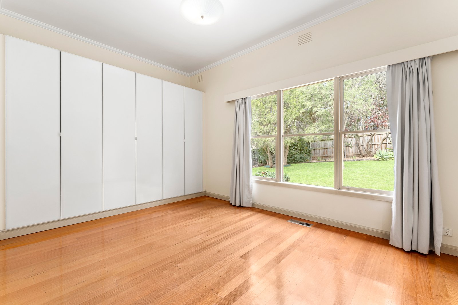 18 Woodlands Avenue, Camberwell, 3124