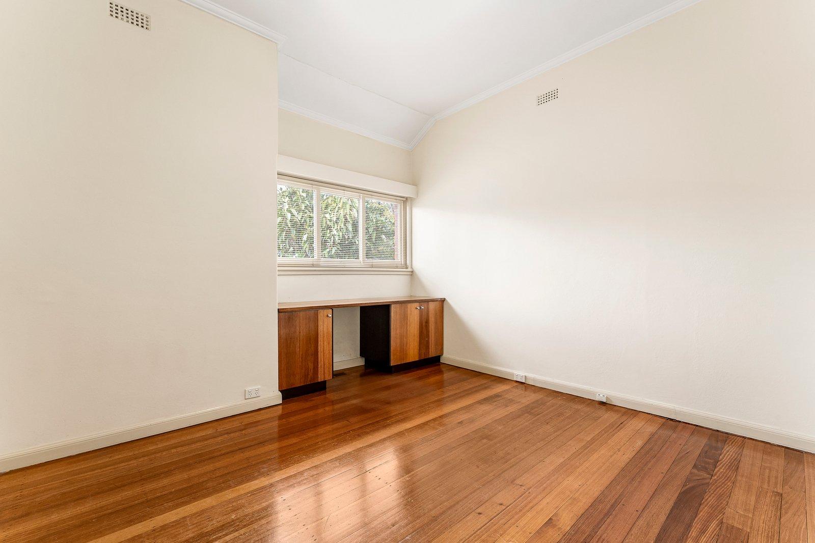 18 Woodlands Avenue, Camberwell, 3124
