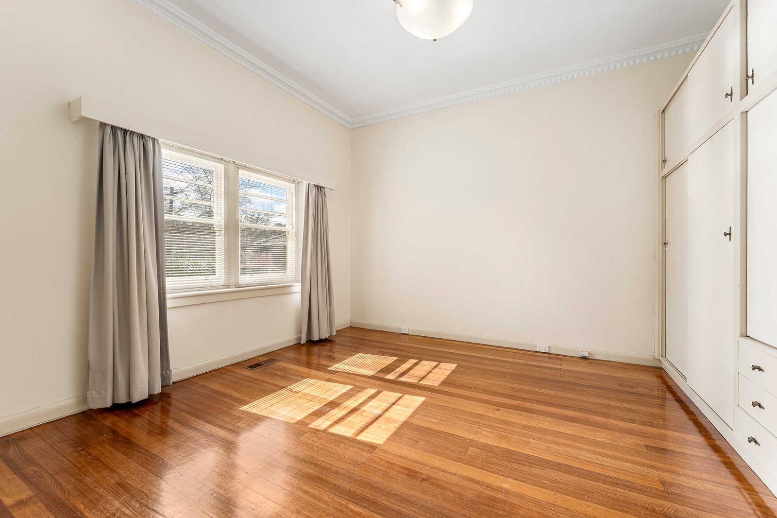 18 Woodlands Avenue, Camberwell, 3124