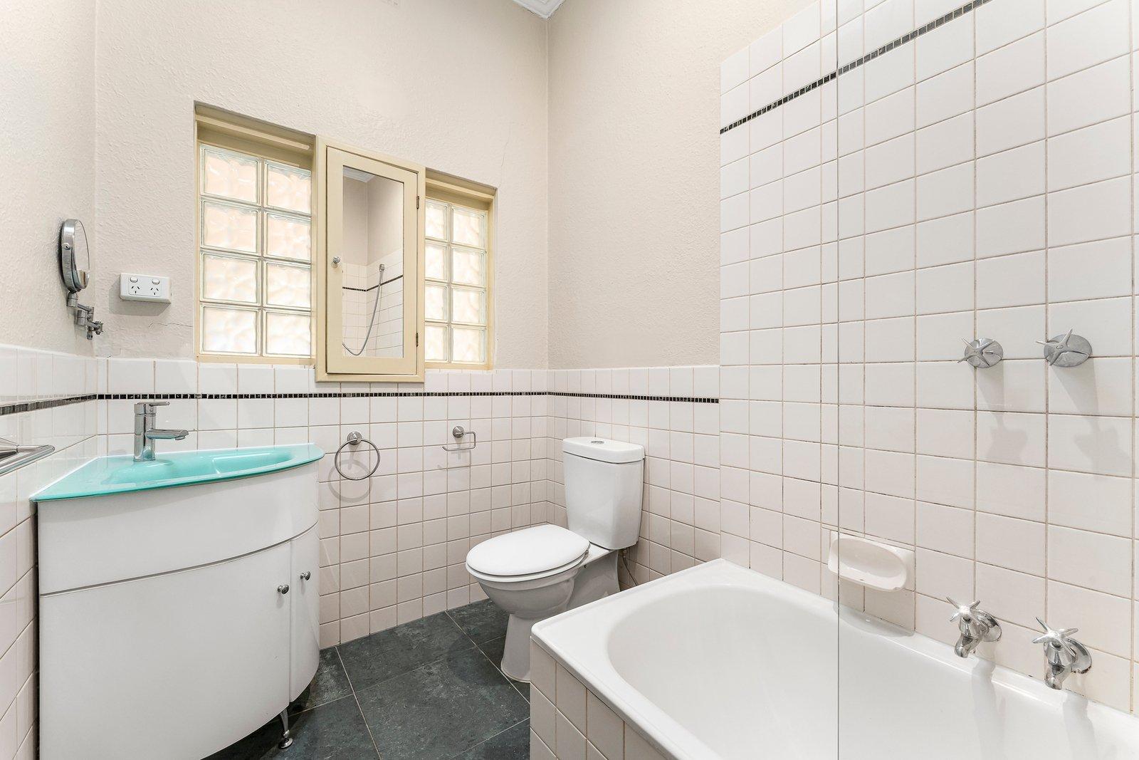 18 Woodlands Avenue, Camberwell, 3124