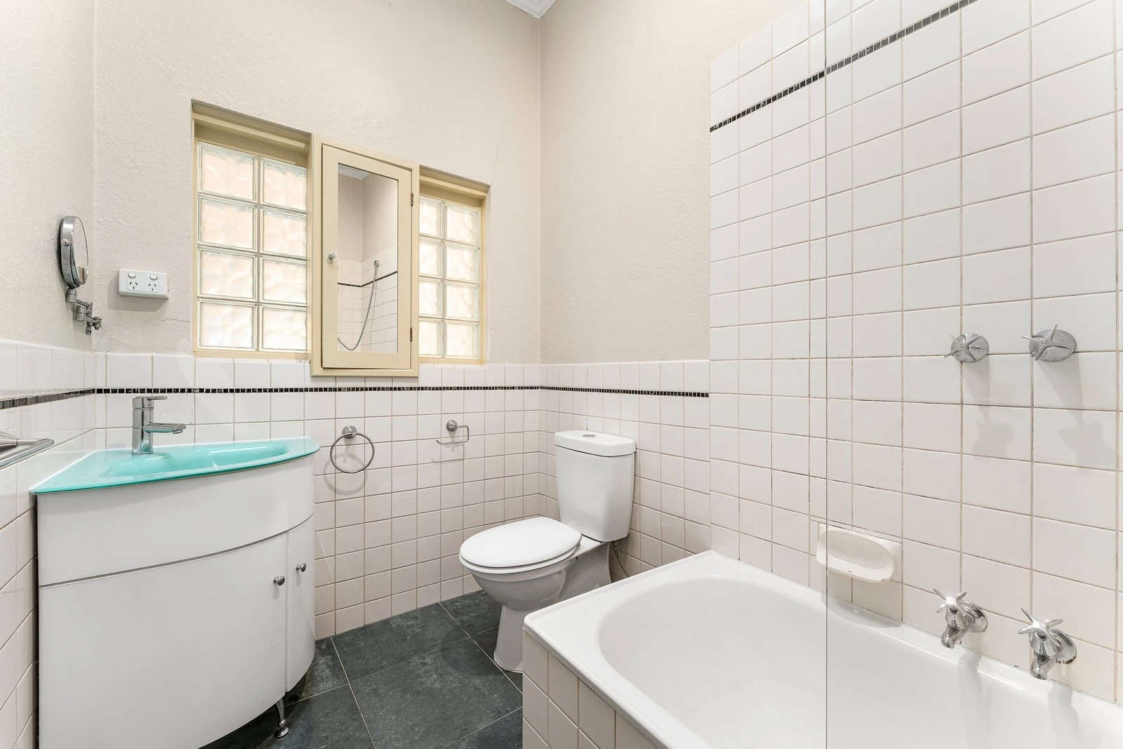 18 Woodlands Avenue, Camberwell, 3124