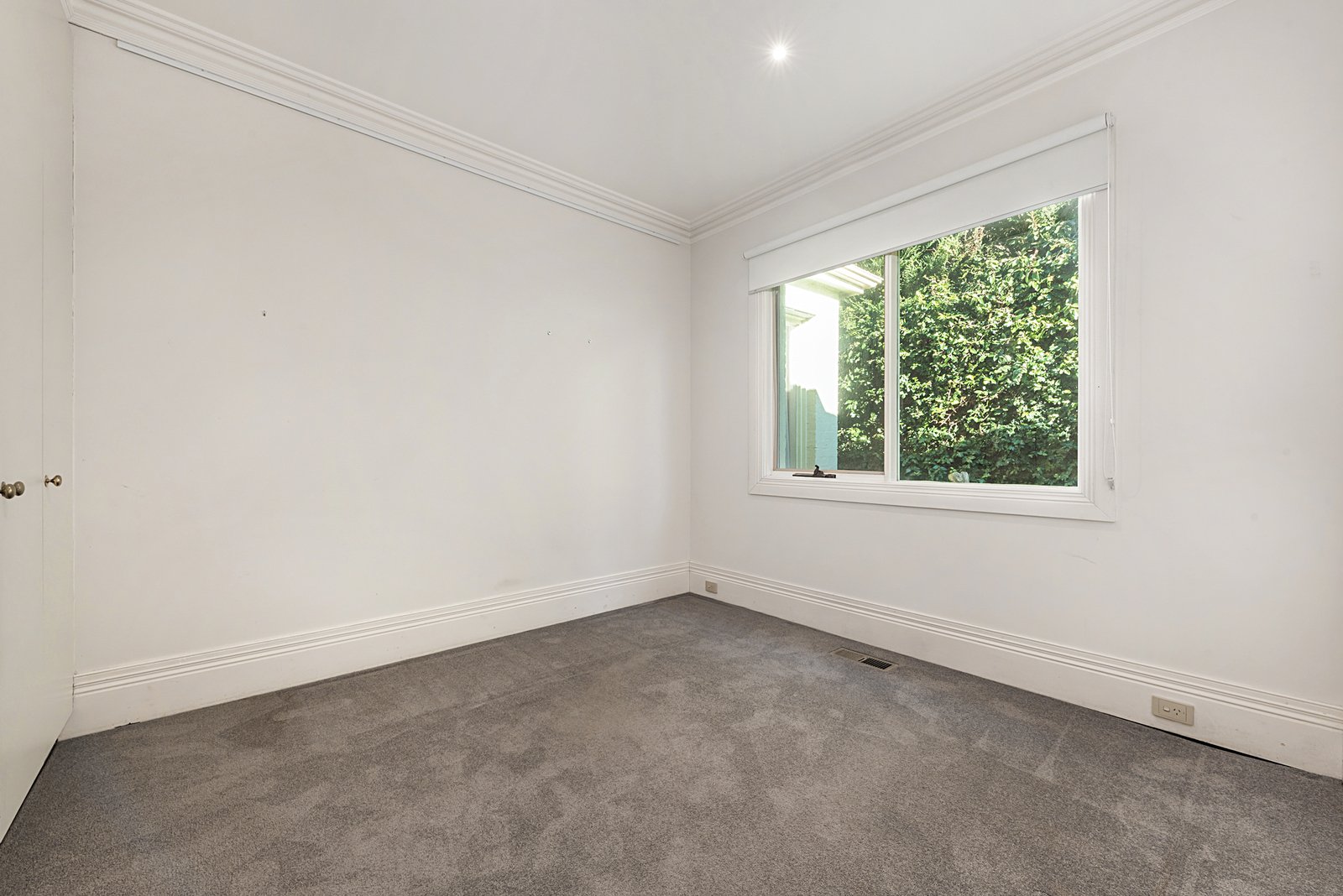 18 Woodside Crescent, Toorak, 3142
