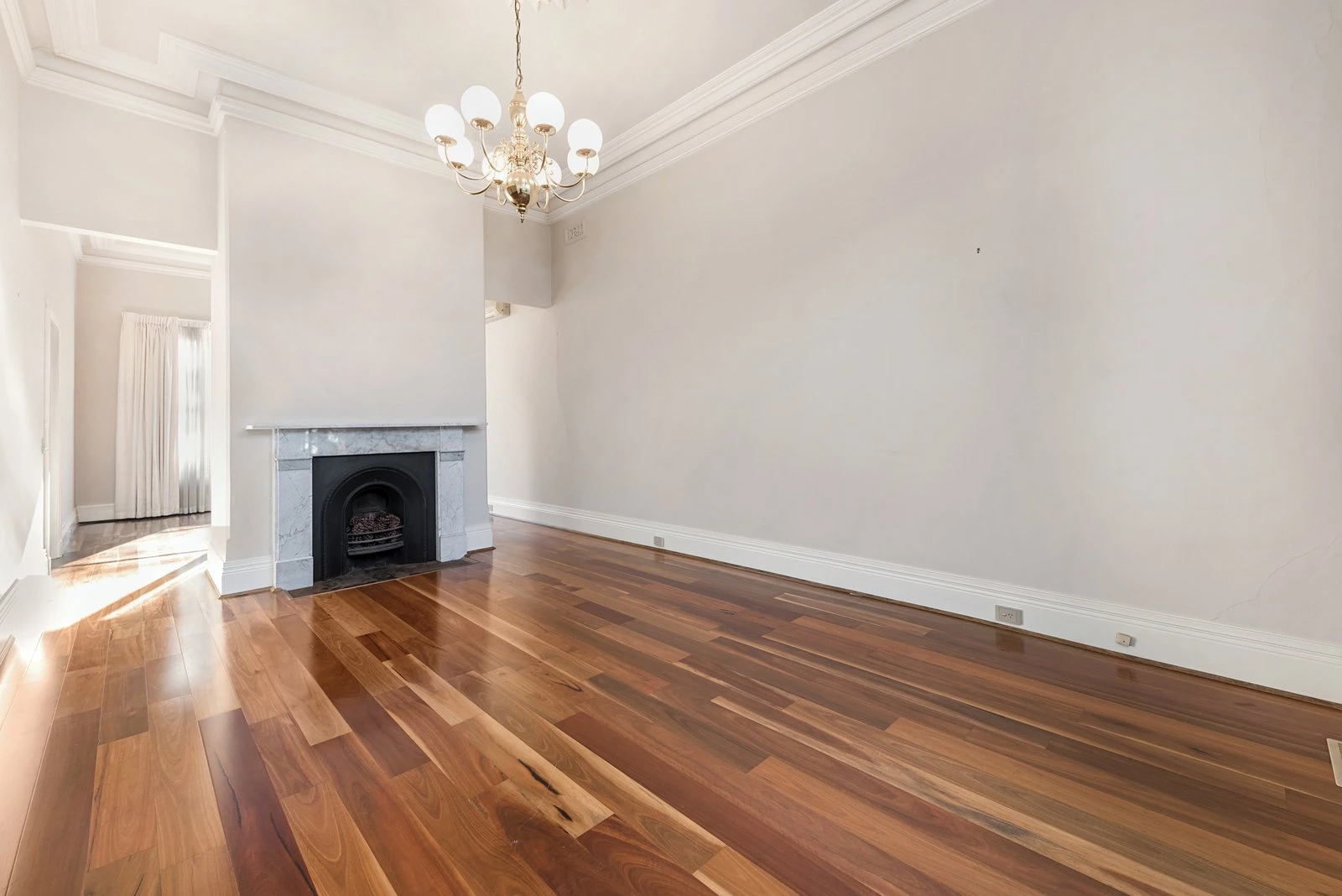 18 Woodside Crescent, Toorak, 3142