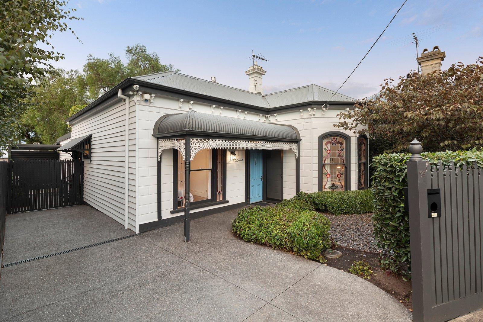 19 Invermay Grove, Hawthorn East, 3123