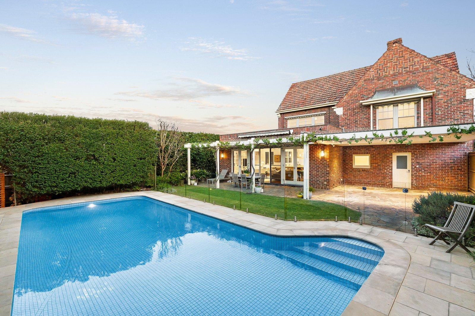 19 Inverness Way, Balwyn North, 3104