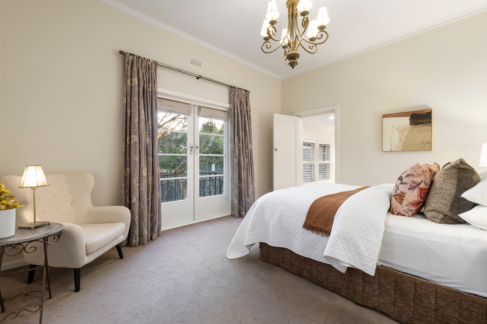 19 Inverness Way, Balwyn North, 3104