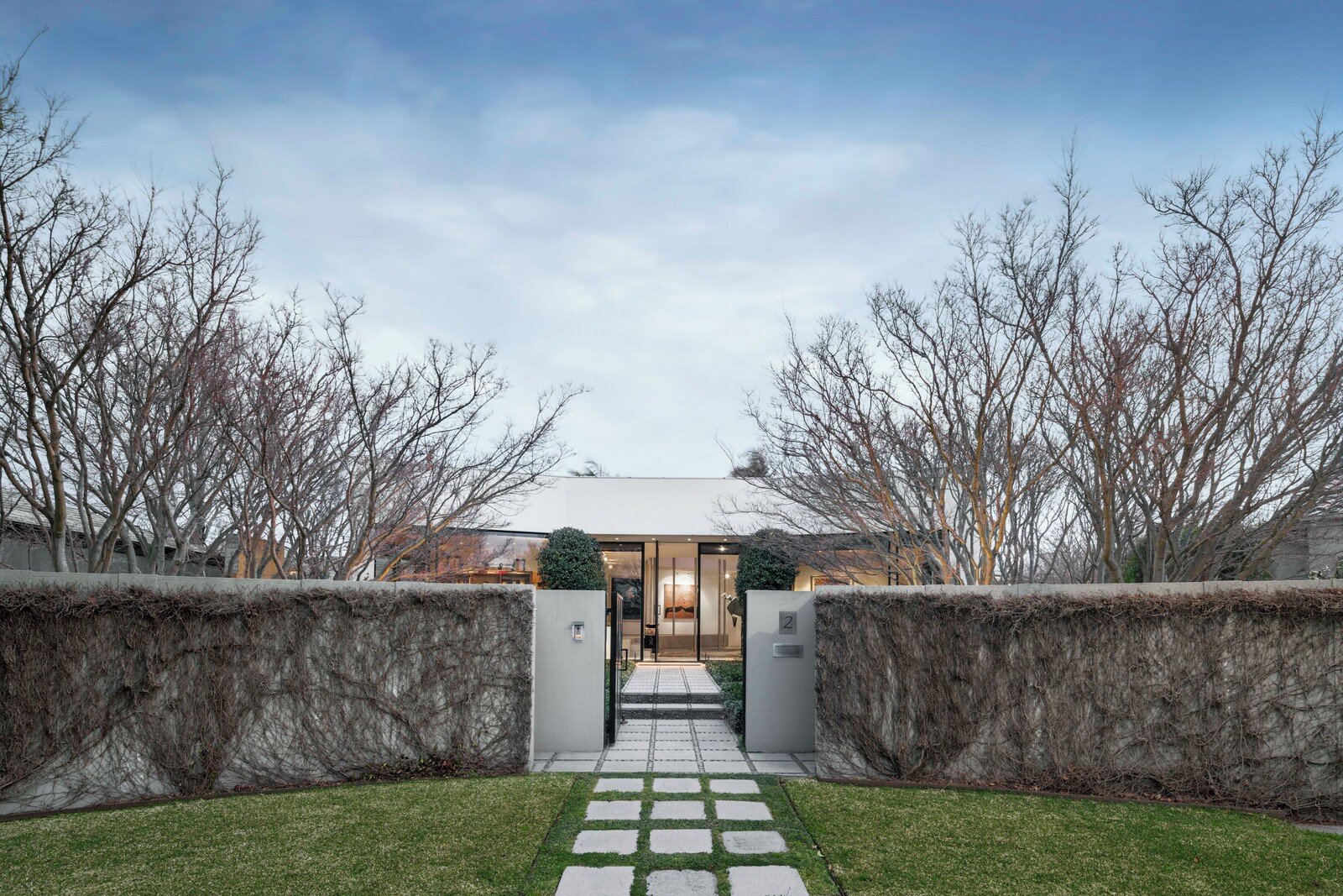 2 Crestmont Court, Toorak, 3142