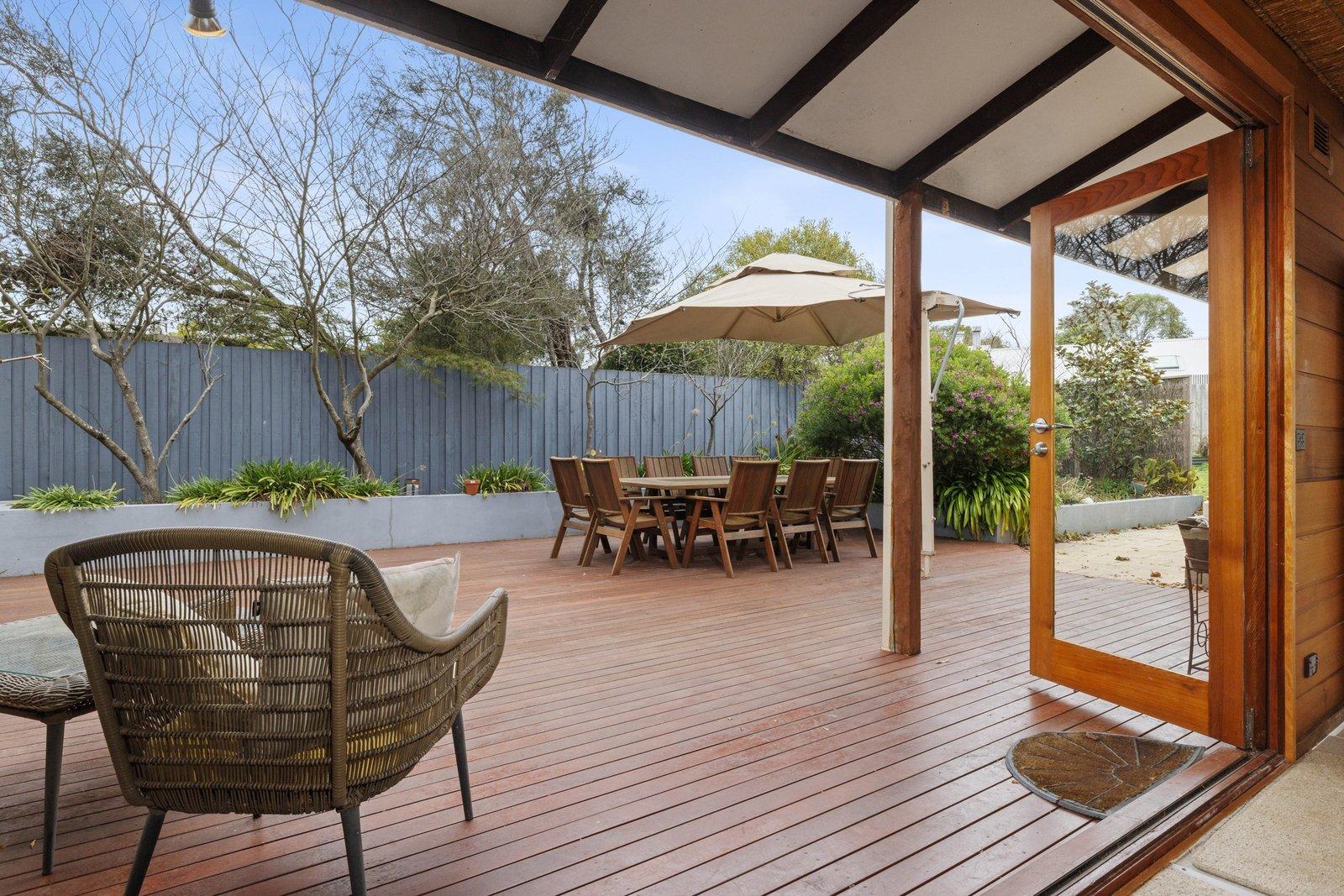 2 Hawkesmeade Street, Balnarring Beach, 3926