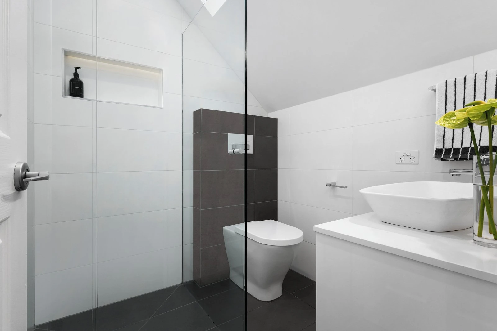 2 Little Swallow Street, Port Melbourne, 3207