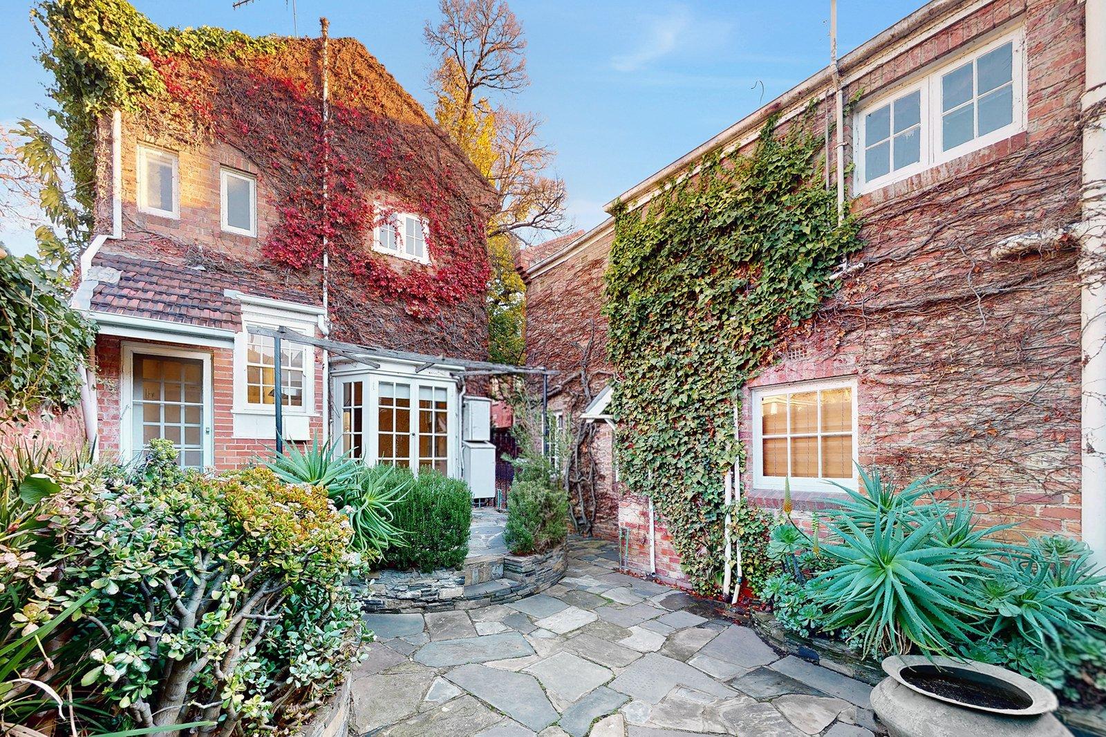2 St Leonards Court, South Yarra, 3141