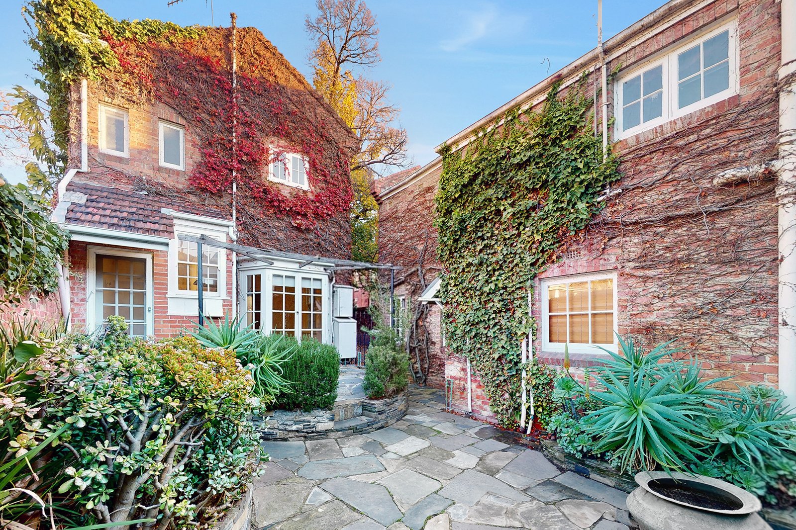 2 St Leonards Court, South Yarra, 3141