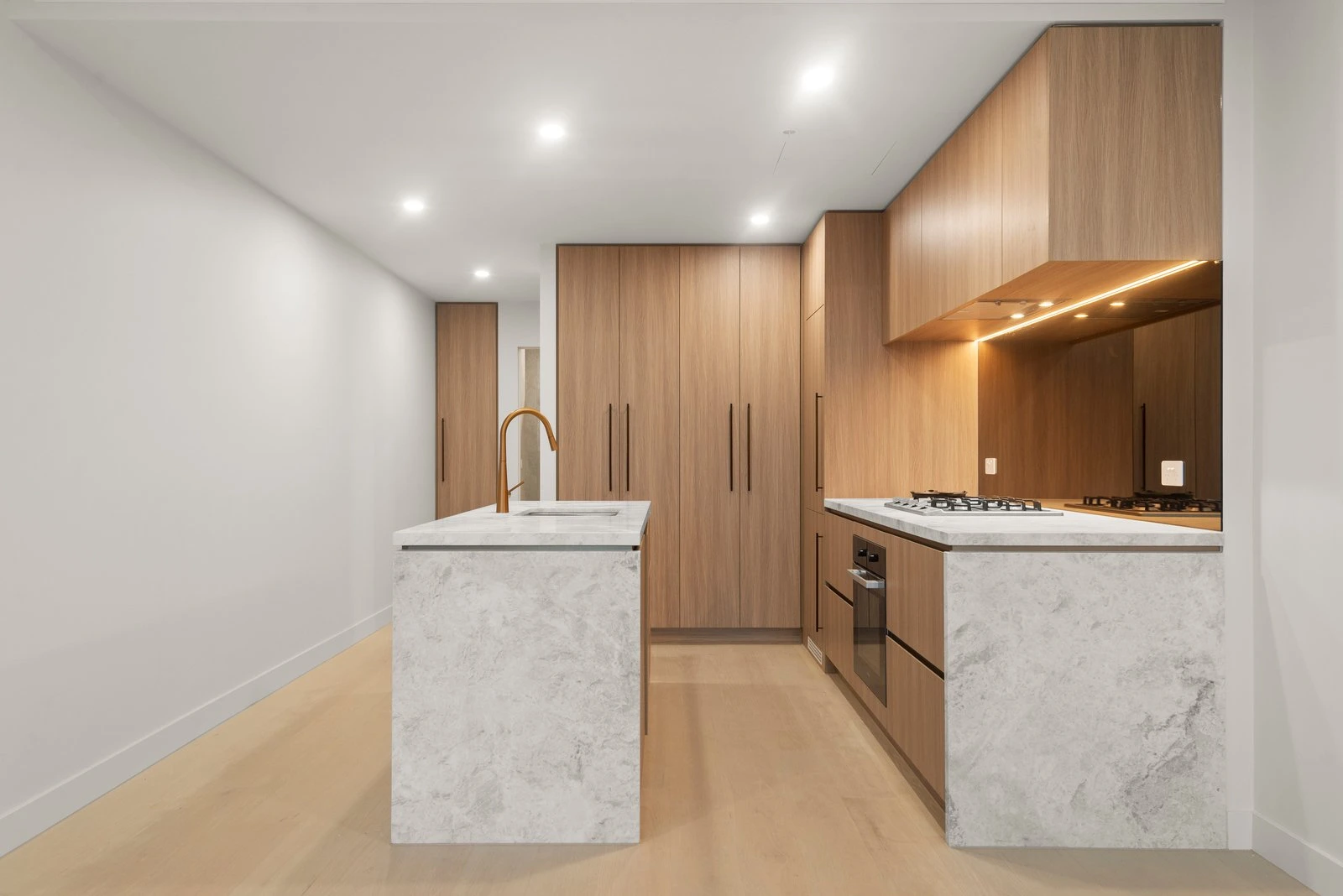 206/352 Canterbury Road, Surrey Hills, Vic