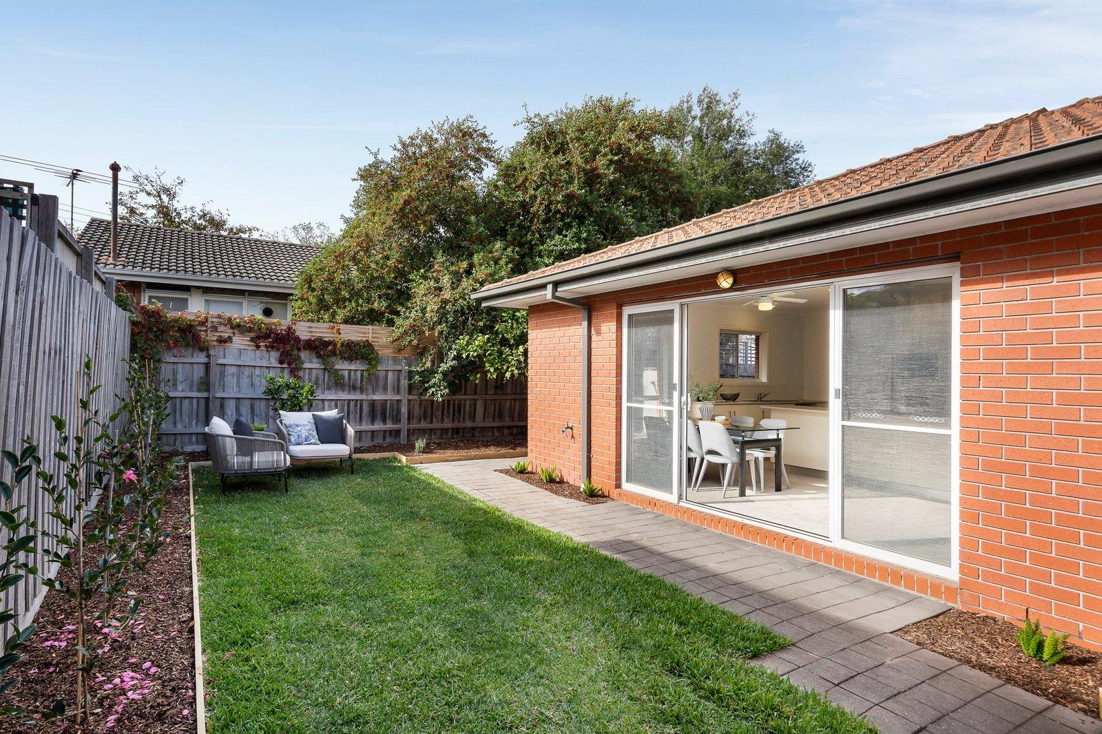 2/10 Clapham Road, Hughesdale, 3166