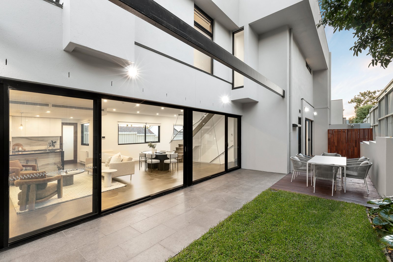 2/10 Frater Street, Kew East, 3102