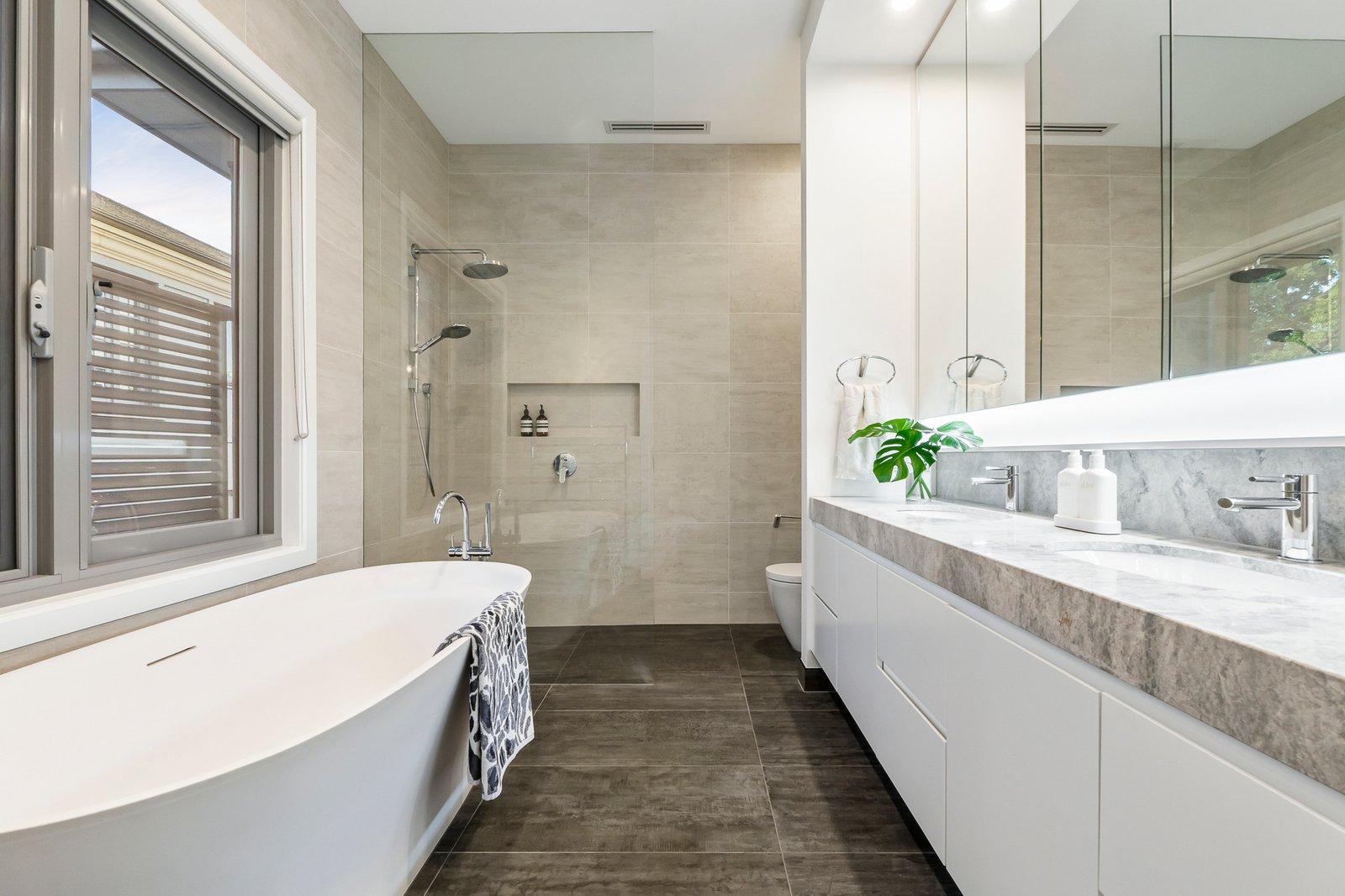 2/11 Leura Grove, Hawthorn East, 3123