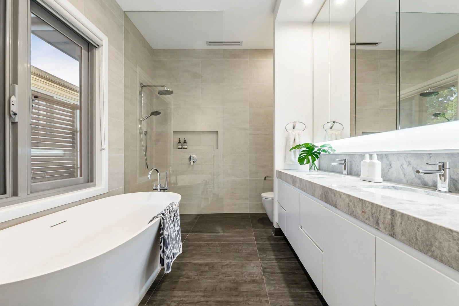2/11 Leura Grove, Hawthorn East, 3123